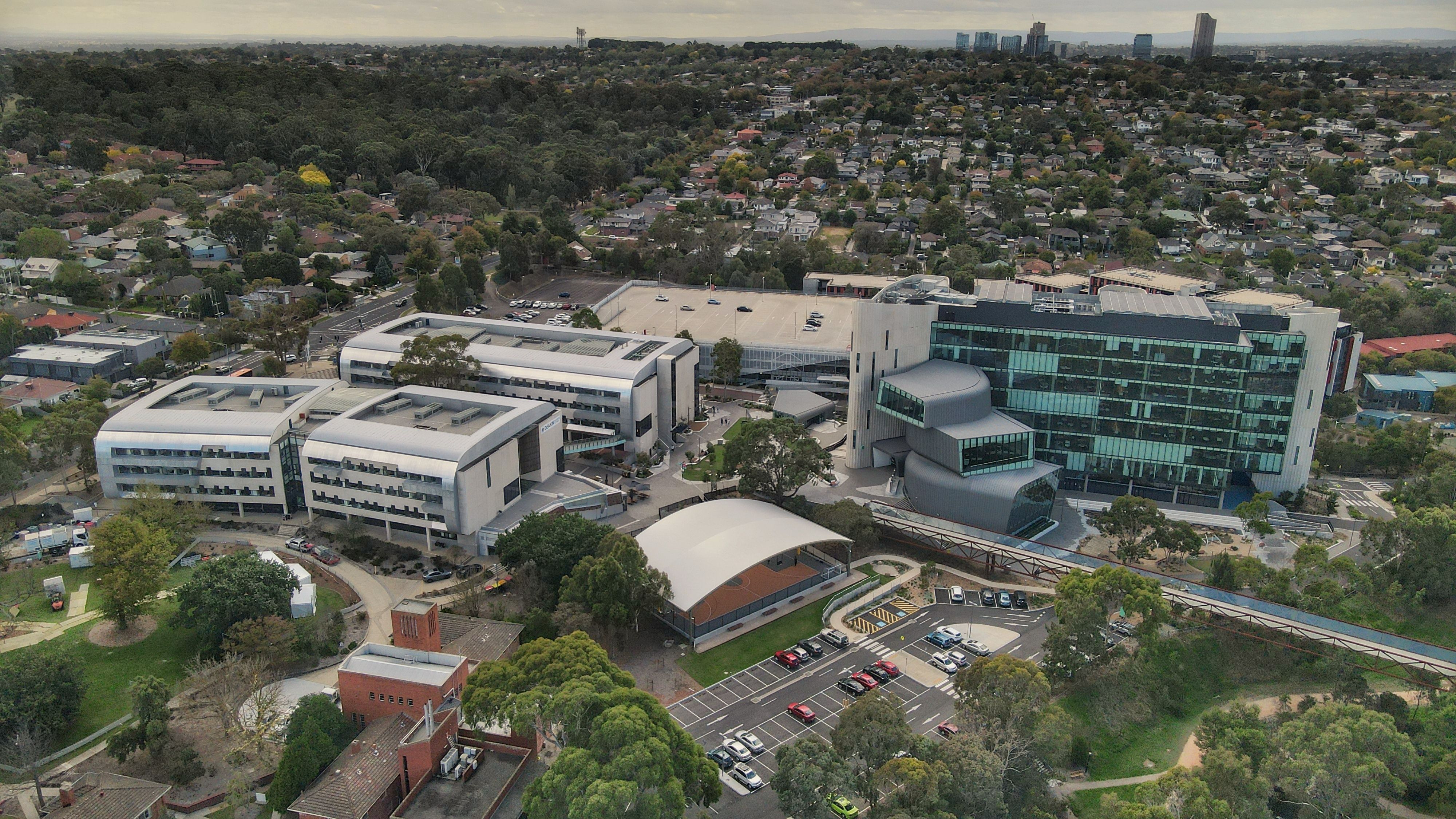 DEAKIN COLLEGE