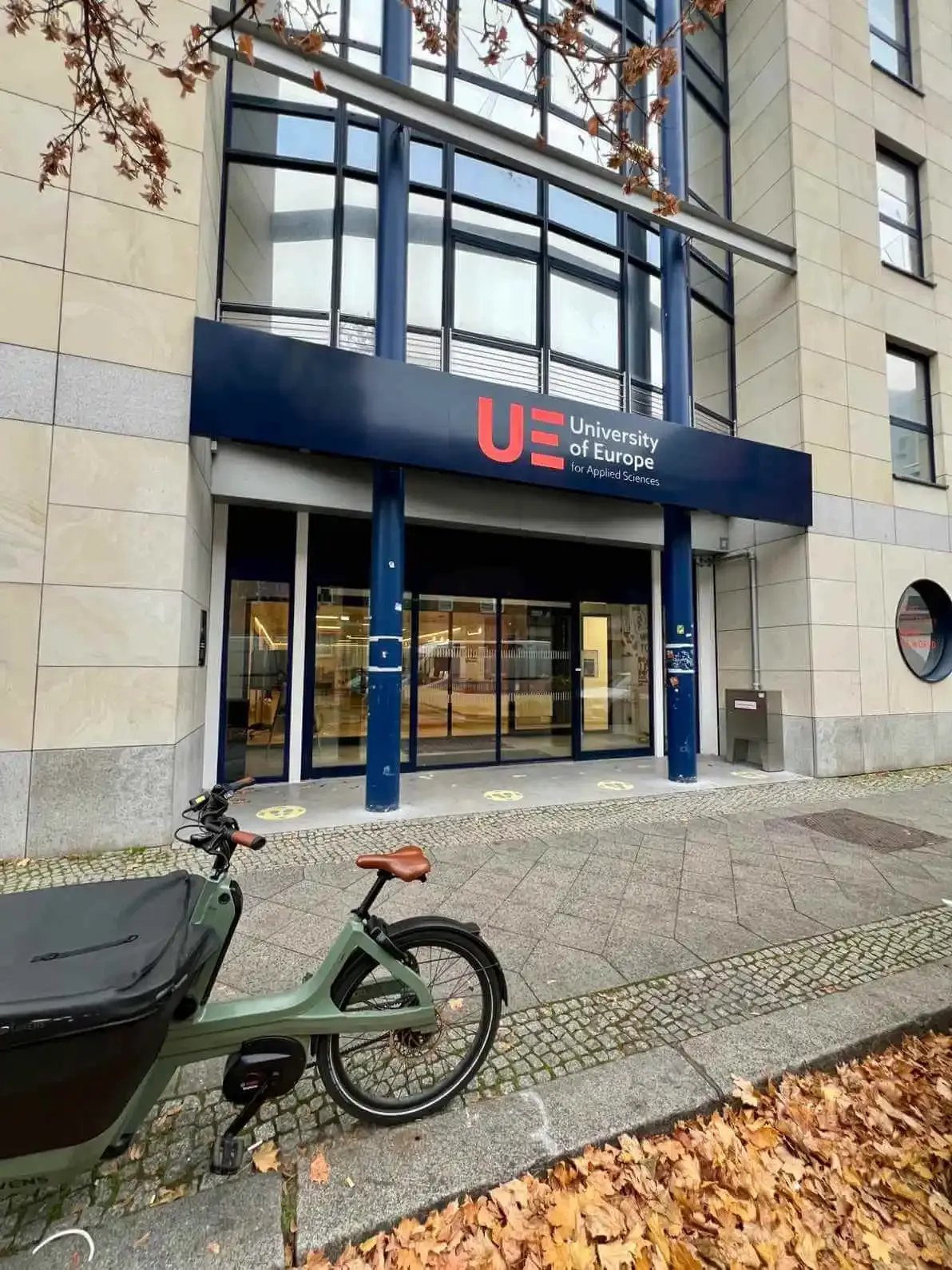 UE