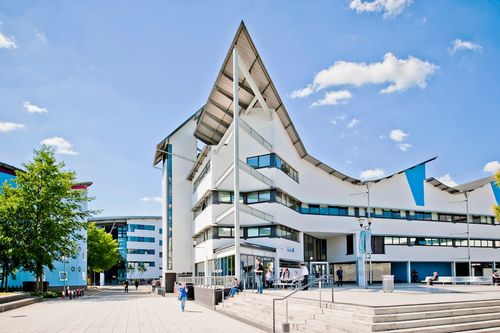 Логотип University of East London